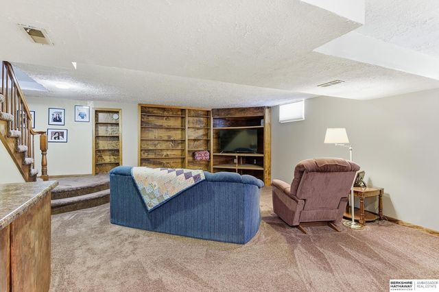 11361 Mason Street, Omaha, NE 68154