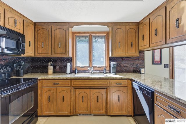 11361 Mason Street, Omaha, NE 68154