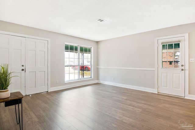 7830 Herrington Dr, Pensacola, FL 32534