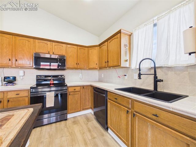 366 N Earl Place, Pueblo West, CO 81007