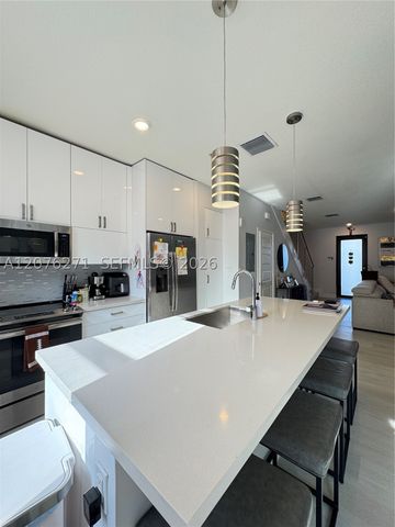 10413 NW 82nd St 3, Doral, FL 33178
