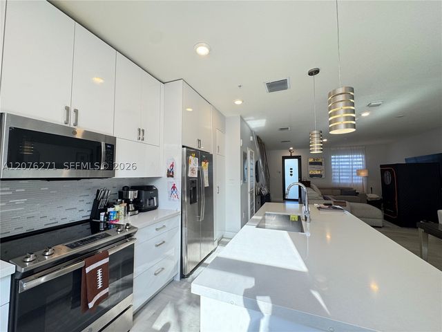 10413 NW 82nd St 3, Doral, FL 33178
