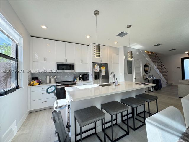 10413 NW 82nd St 3, Doral, FL 33178