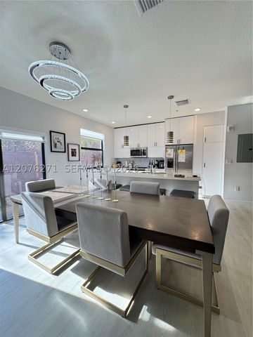 10413 NW 82nd St 3, Doral, FL 33178