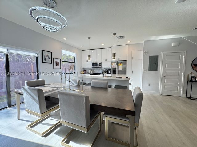 10413 NW 82nd St 3, Doral, FL 33178