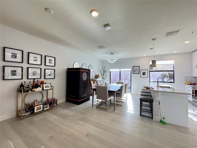 10413 NW 82nd St 3, Doral, FL 33178