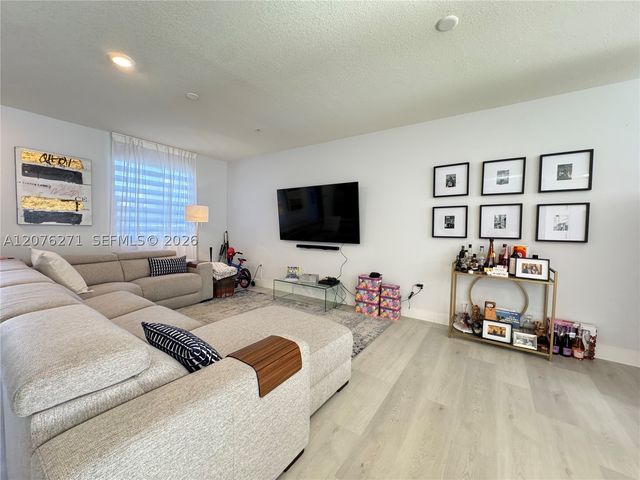 10413 NW 82nd St 3, Doral, FL 33178