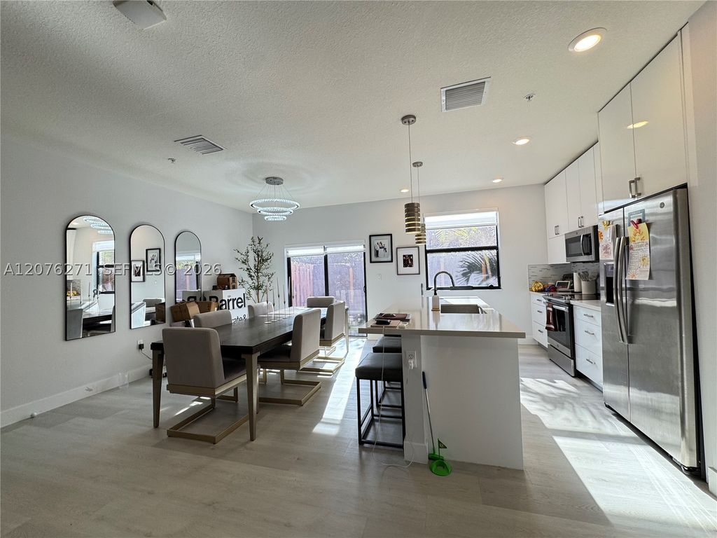10413 NW 82nd St 3, Doral, FL 33178