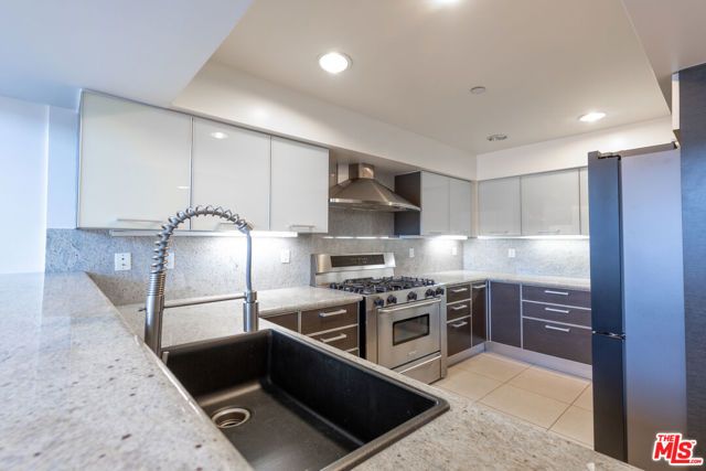 1353 N Fuller Avenue PH7, Los Angeles, CA 90046