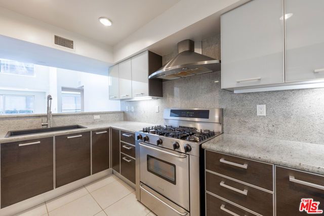 1353 N Fuller Avenue PH7, Los Angeles, CA 90046