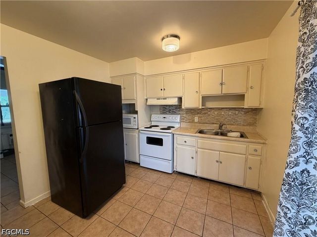 4902 Victoria DR 1, Cape Coral, FL 33904
