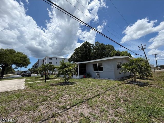 4902 Victoria DR 1, Cape Coral, FL 33904