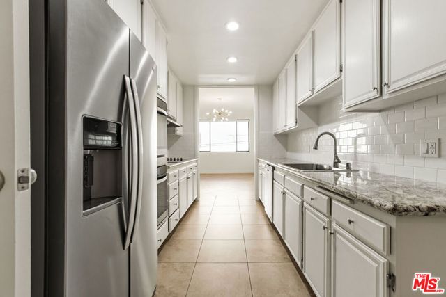 430 MAPLE Drive 204, Beverly Hills, CA 90210