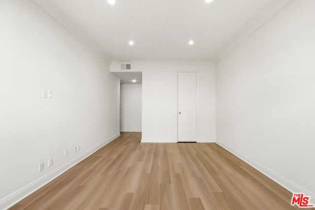 430 MAPLE Drive 204, Beverly Hills, CA 90210