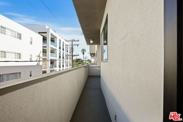 430 MAPLE Drive 204, Beverly Hills, CA 90210