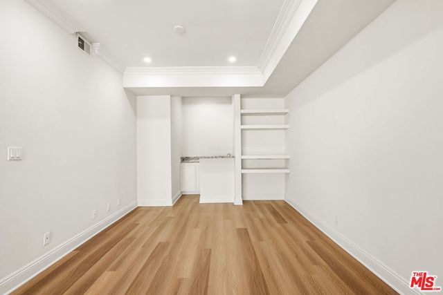 430 MAPLE Drive 204, Beverly Hills, CA 90210