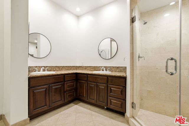 430 MAPLE Drive 204, Beverly Hills, CA 90210