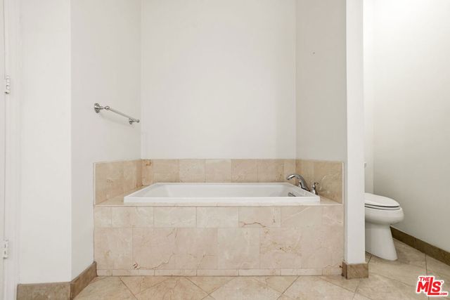 430 MAPLE Drive 204, Beverly Hills, CA 90210