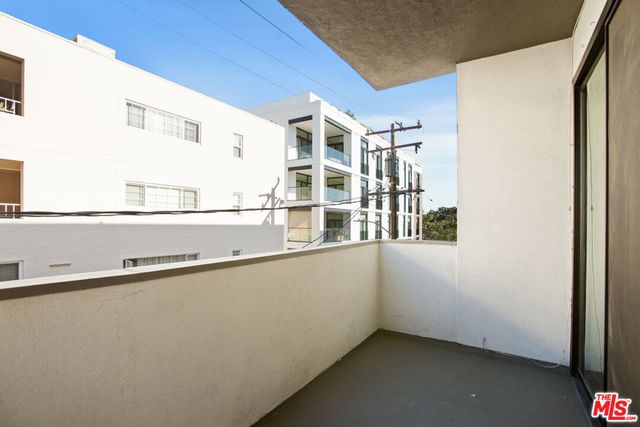 430 MAPLE Drive 204, Beverly Hills, CA 90210