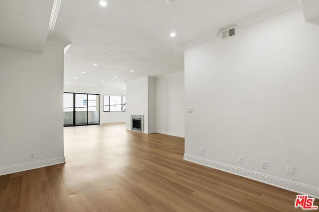 430 MAPLE Drive 204, Beverly Hills, CA 90210