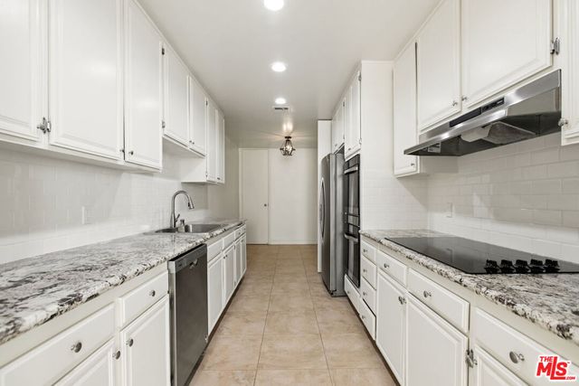 430 MAPLE Drive 204, Beverly Hills, CA 90210