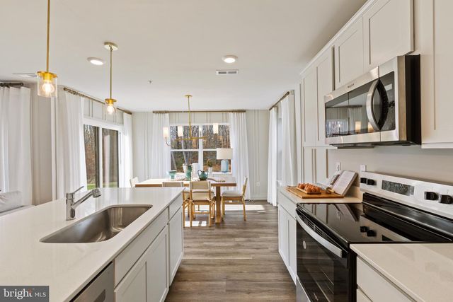 298 LONG BRANCH LN, La Plata, MD 20646