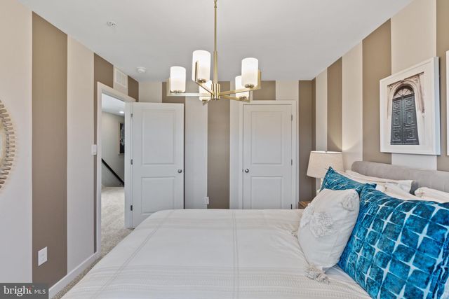 298 LONG BRANCH LN, La Plata, MD 20646