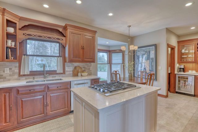 W323N6775 Wildwood Point ROAD, Hartland, WI 53029
