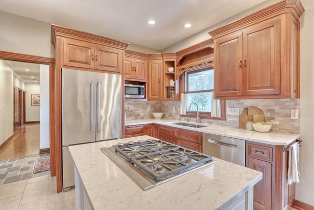 W323N6775 Wildwood Point ROAD, Hartland, WI 53029