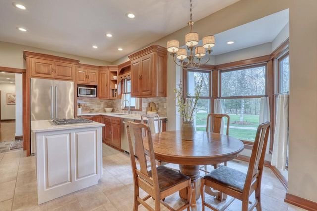 W323N6775 Wildwood Point ROAD, Hartland, WI 53029