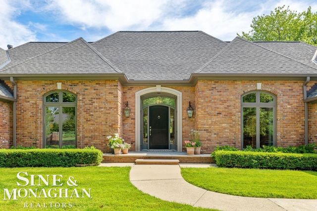 22 Windemere Place, Grosse Pointe Farms, MI 48236