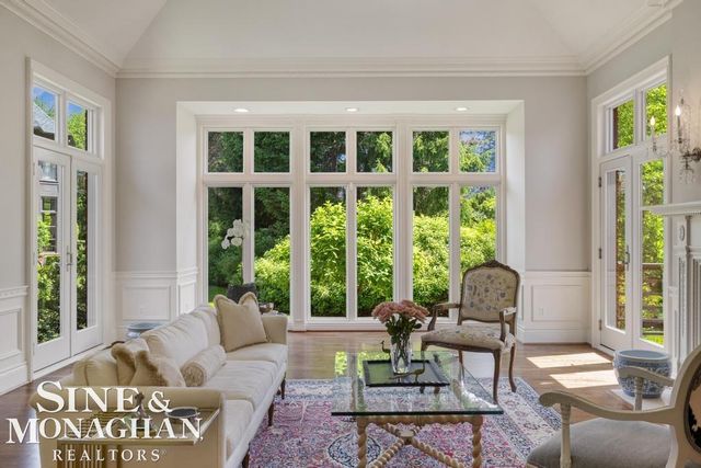 22 Windemere Place, Grosse Pointe Farms, MI 48236