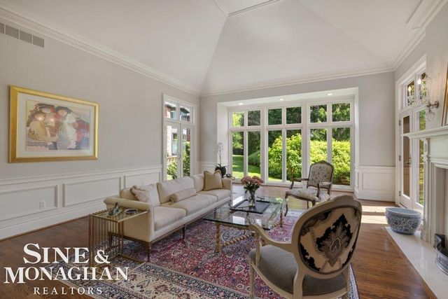 22 Windemere Place, Grosse Pointe Farms, MI 48236