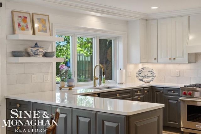22 Windemere Place, Grosse Pointe Farms, MI 48236