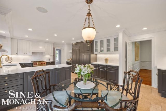 22 Windemere Place, Grosse Pointe Farms, MI 48236