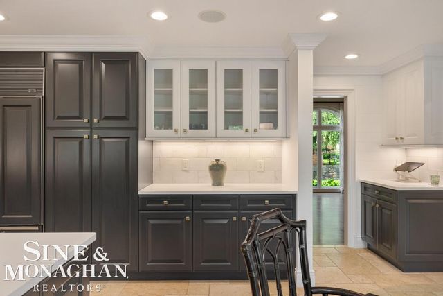 22 Windemere Place, Grosse Pointe Farms, MI 48236