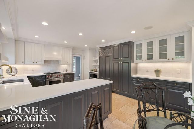 22 Windemere Place, Grosse Pointe Farms, MI 48236