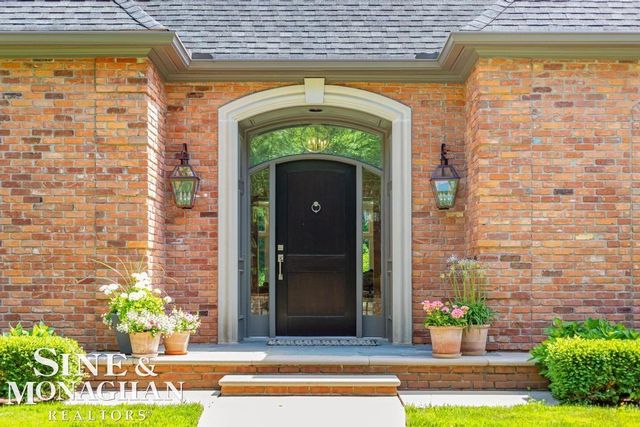 22 Windemere Place, Grosse Pointe Farms, MI 48236