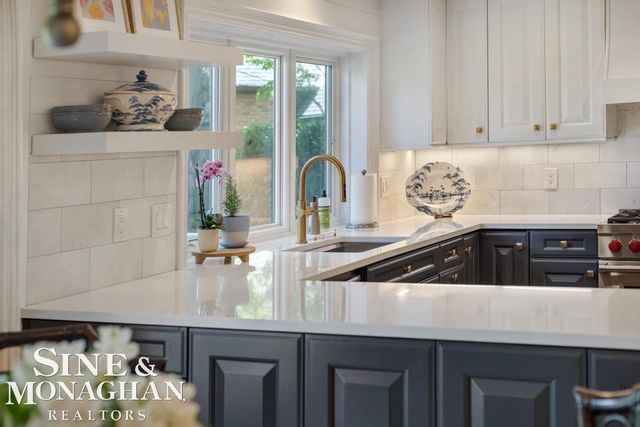 22 Windemere Place, Grosse Pointe Farms, MI 48236