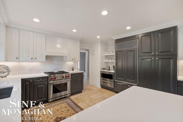 22 Windemere Place, Grosse Pointe Farms, MI 48236