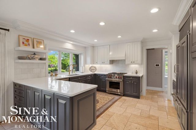 22 Windemere Place, Grosse Pointe Farms, MI 48236