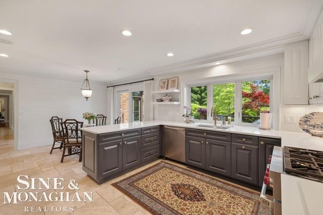 22 Windemere Place, Grosse Pointe Farms, MI 48236