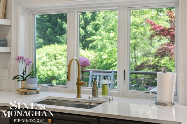 22 Windemere Place, Grosse Pointe Farms, MI 48236