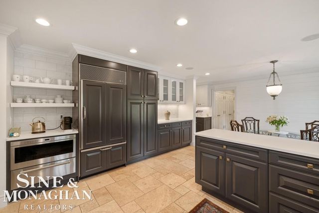22 Windemere Place, Grosse Pointe Farms, MI 48236