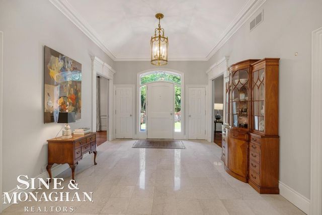22 Windemere Place, Grosse Pointe Farms, MI 48236