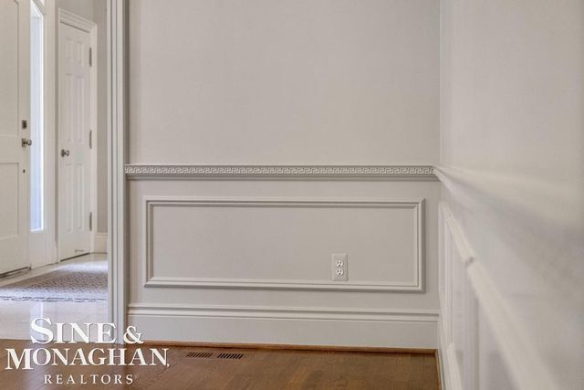 22 Windemere Place, Grosse Pointe Farms, MI 48236