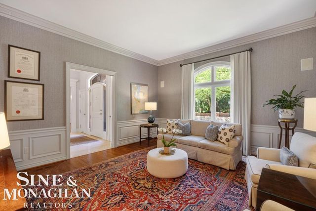 22 Windemere Place, Grosse Pointe Farms, MI 48236