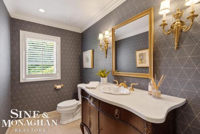 22 Windemere Place, Grosse Pointe Farms, MI 48236