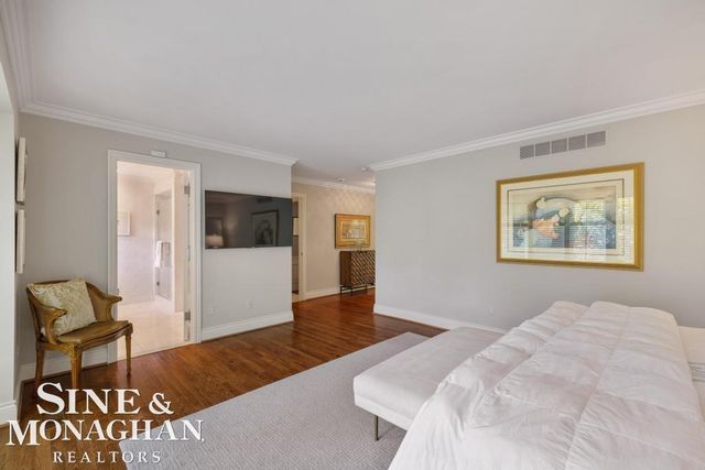 22 Windemere Place, Grosse Pointe Farms, MI 48236