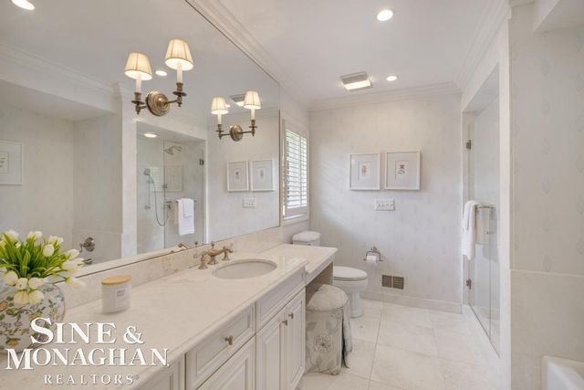 22 Windemere Place, Grosse Pointe Farms, MI 48236